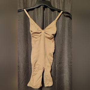 Skims Sculpting Bodysuit Mid Thigh with Open Gusset